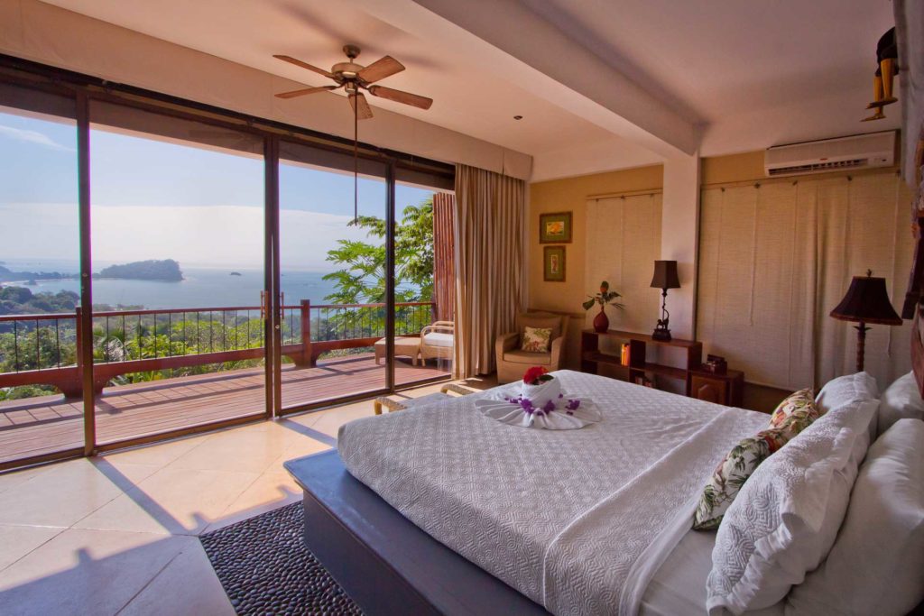 Wake up in the morning to a breathtaking ocean view. The house offers king size beds and air conditioning throughout.