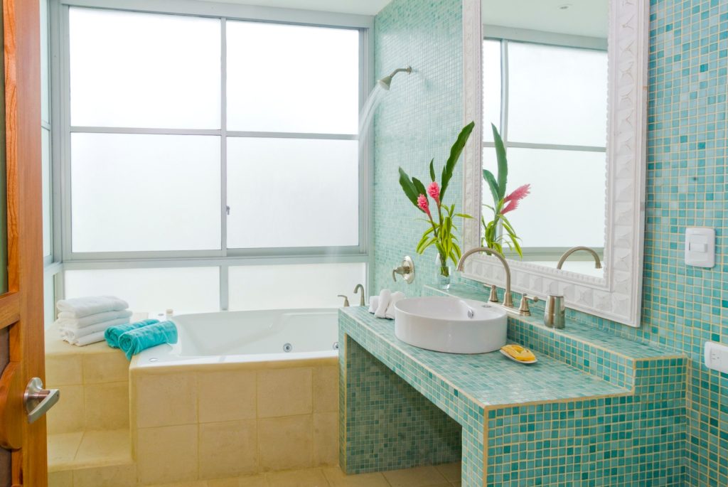 The bathrooms are decorated with materials of the highest quality and the cleanliness is impeccable.