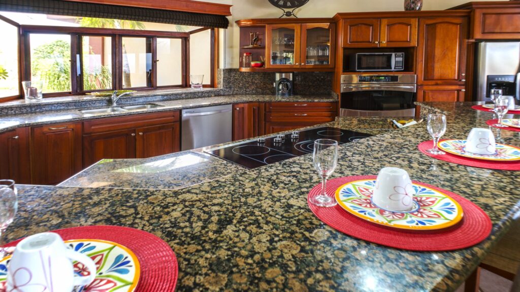 Beautiful countertops, with all the space one needs for your use. The kitchen area can be the breaking point for relaxation for large families at papagayo