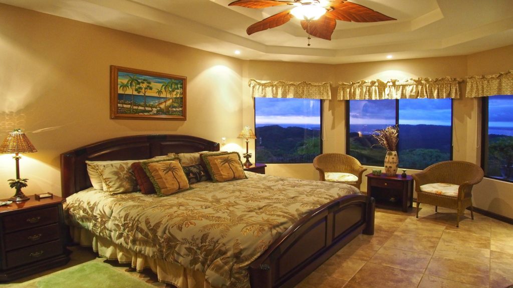 Gorgeous bedroom, cozy and comfortable with gorgeous ocean view