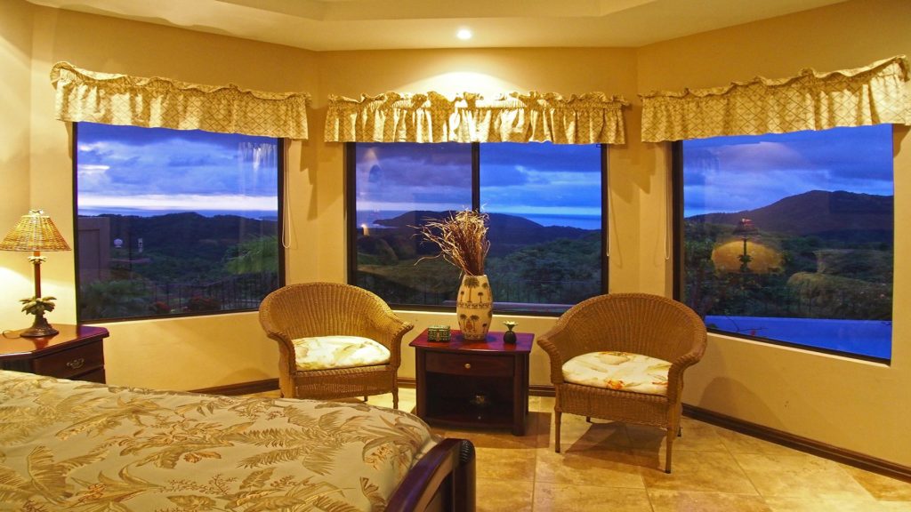 This bedroom offers the guest a chance to appreciate all that Costa Rica has to offer from this viewpoint 