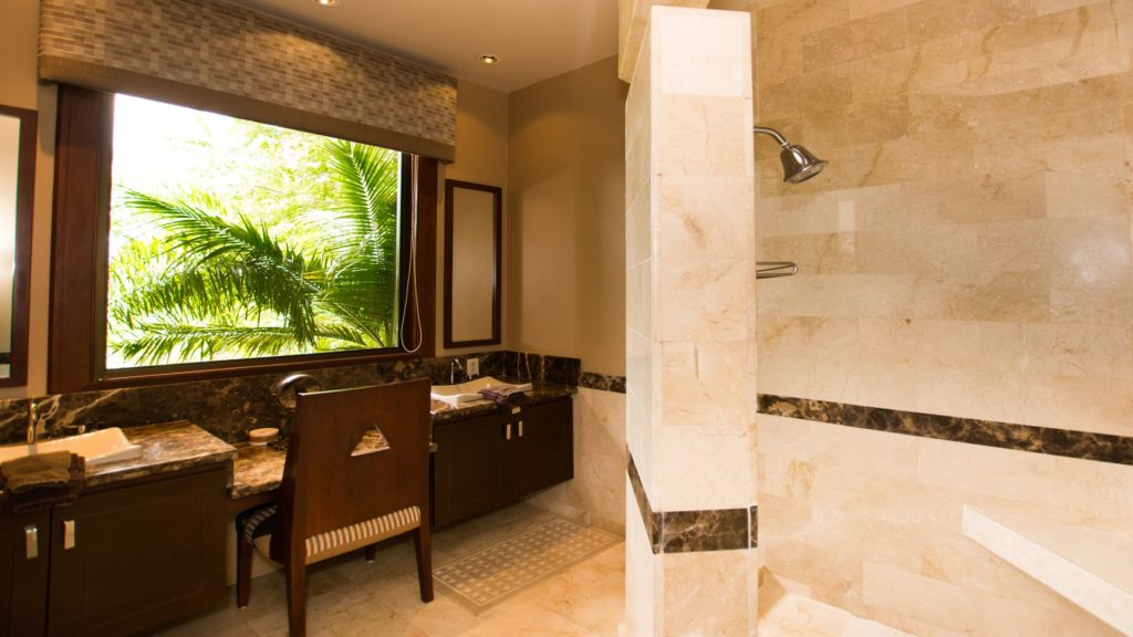 Take a sit in this elegant bathroom an amazing view. The bathroom has beautiful floors and a nice way to  relax while at papagayo