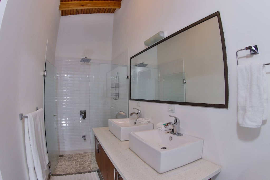 Fully equipped bathroom with all extras included!!