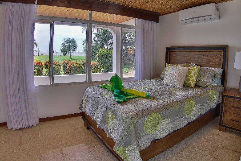 Spacious suite with stunning water views of Potrero Beach wich is just steps away from the stunning Villa