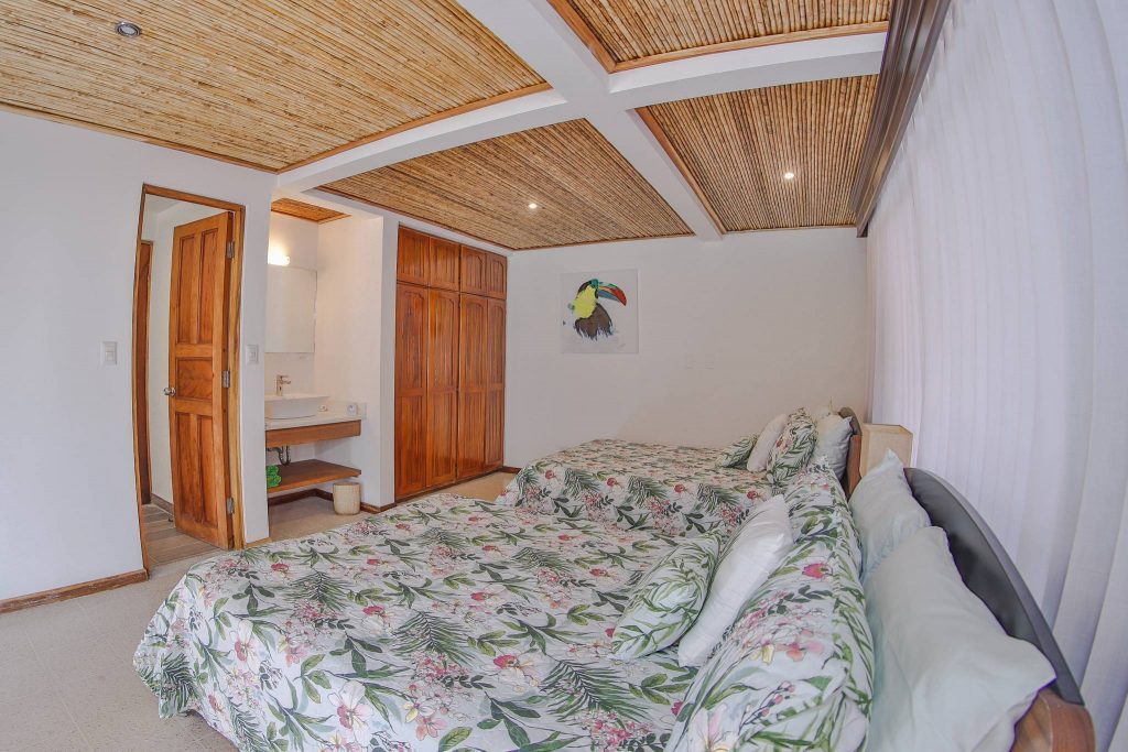 The amazing Villa can take up to ten guests each of the rooms has its own private bathroom!!