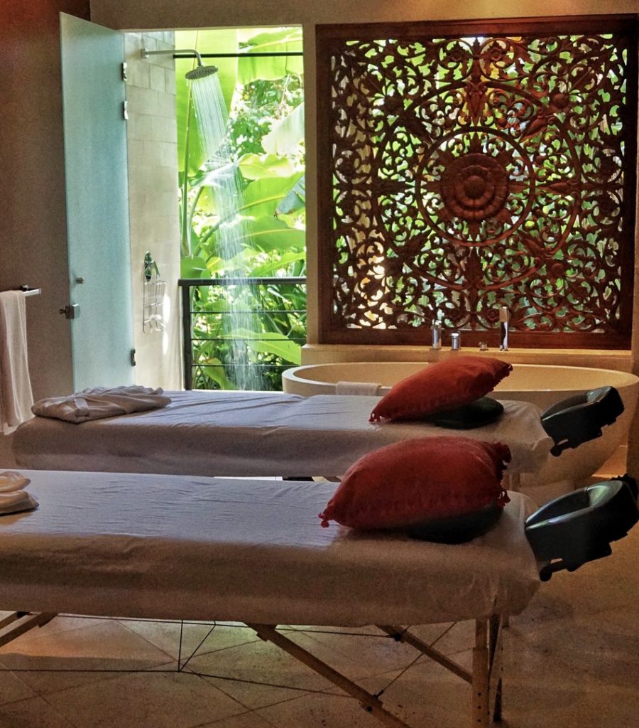 Take a refreshing outdoor shower and enjoy a perfect massage in the comfort of your villa.