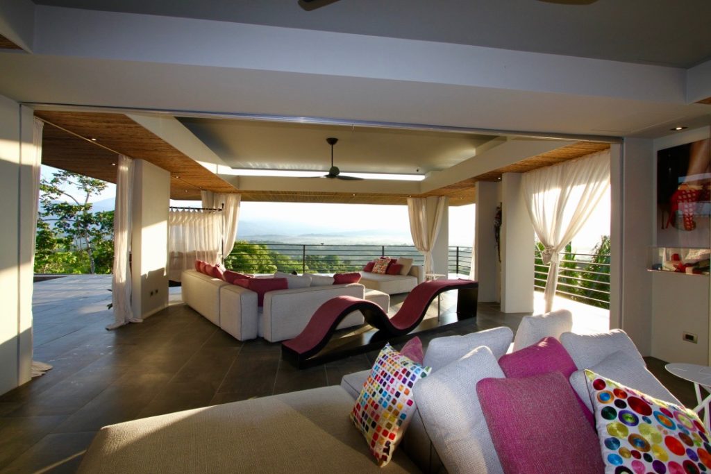 This stunning villa can comfortably accommodate fourteen guests and all of you can hang out here.