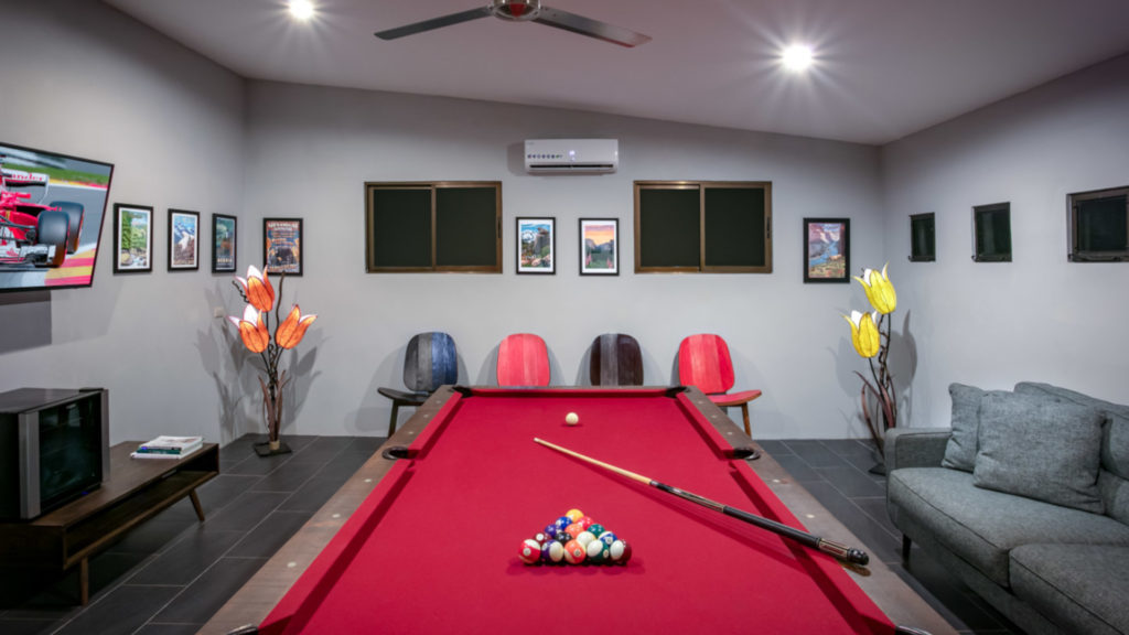 The nice wooden pool table is a great feature.
