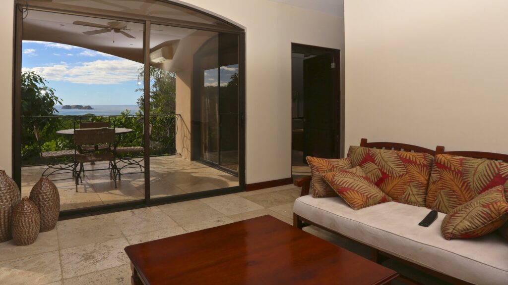 This outdoor space offers a nice view. Elegant space for all persons on the trip. Share your thoughts on the trip with family in this quaint space here at Golfo de papagayo we have it in this room. 