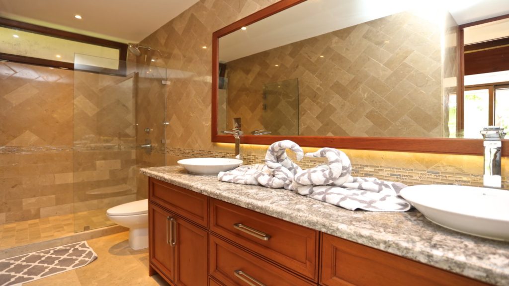 Newly Weds are always happy to enjoy amenities in this getaway home while you do what is relaxing in this bathroom. Everything you&apos;ve always wanted and more in a getaway while at golfo de papagayo