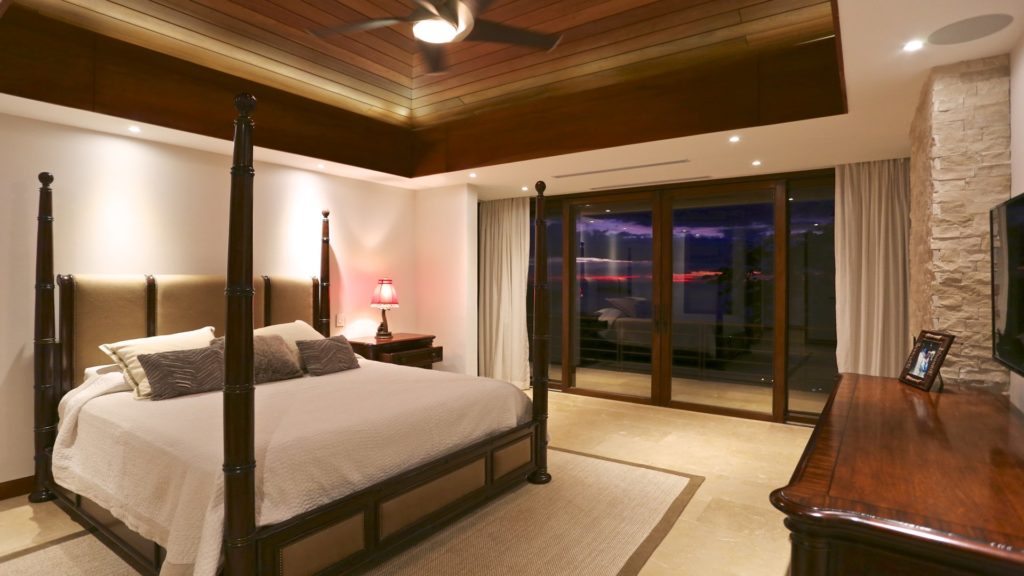 Rest & Relaxation while staying at this vacation getaway will be your only thing to worry about. Bedroom enjoyment while you sleep or just lounge. Adorable views from this area can be taken advantage of while at papagayo