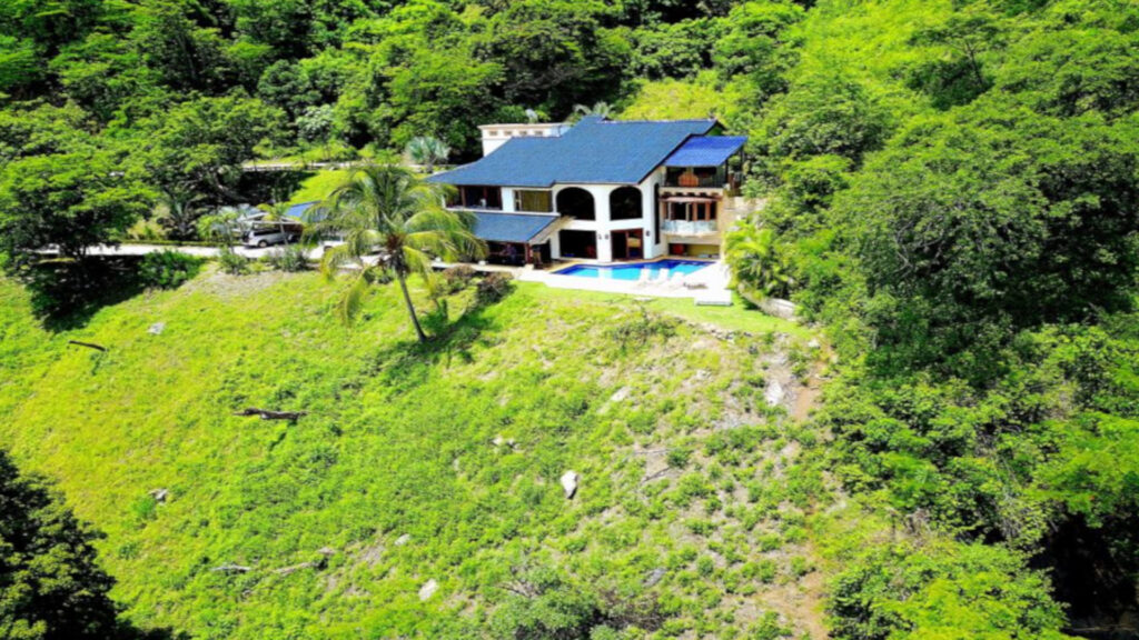 Beautiful Mountain Villa with pool