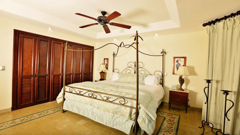 In this bedroom, relish splendid vistas and spacious quarters. 