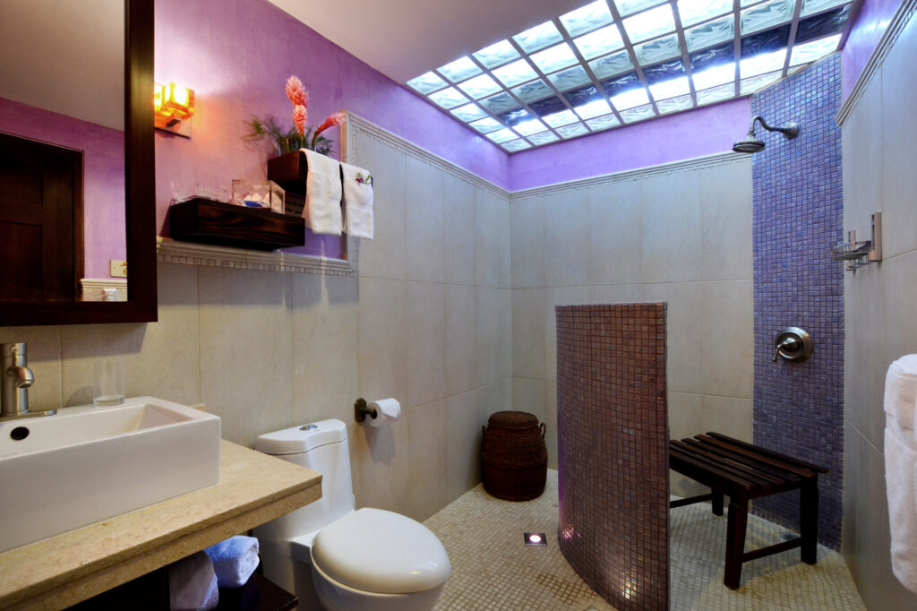 This is the first fo two bathroom in the La Guarumos suite.