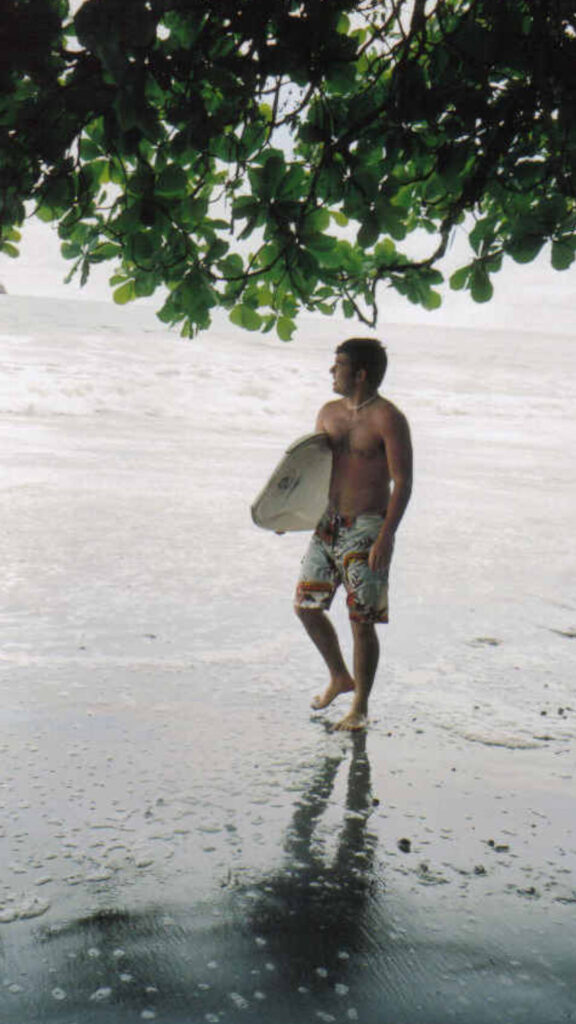 Whether a pro surfer or an absolute beginner, the beach at Manuel Antonio provides fun waves for the whole family.