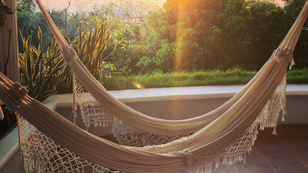 hammocks-for-laying-back