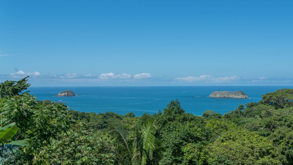 This magnificent view of the Pacific coastline from the villa is one of the very best in the area.