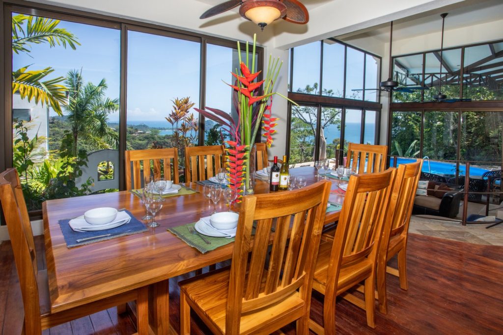 Every meal can be enjoyed with a magnificent view of the Pacific from the dining area.