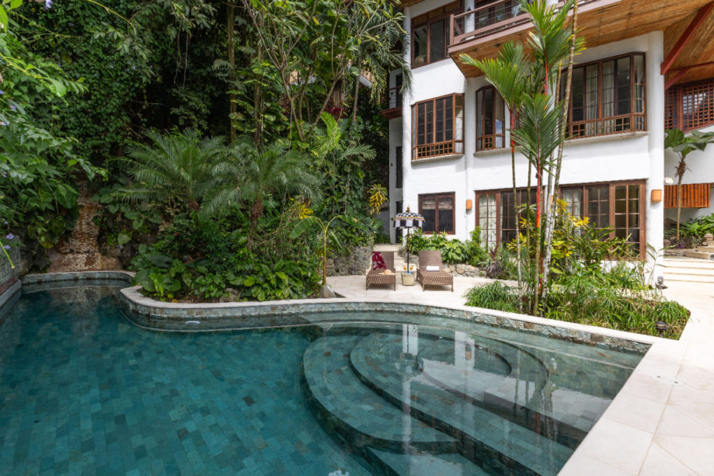 Discover tranquility in the pool lounge, enveloped by the lush beauty of the rainforest.
