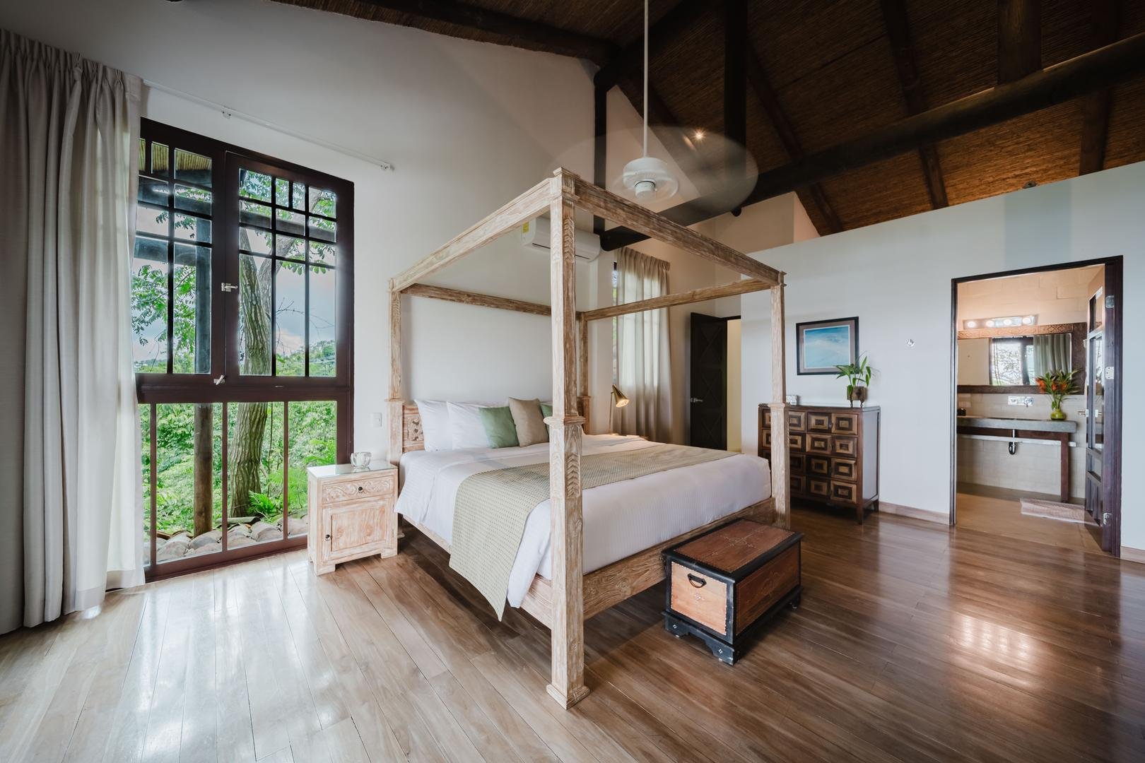 upper-level-bedroom-with-ocea-views