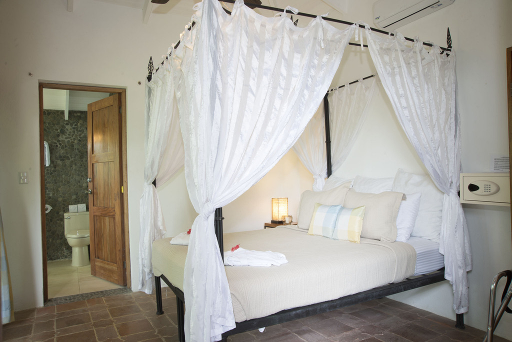 The interior of the casita has a queen canopy poster bed and ensuite. Delightful and private.