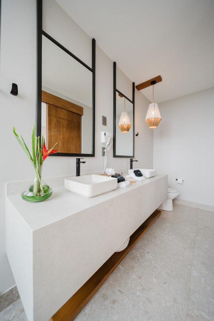 A bright, refined bathroom designed for comfort, simplicity, and effortless mornings.