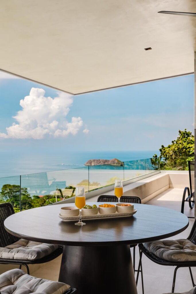 Casual dining with open ocean views and coastal breeze.