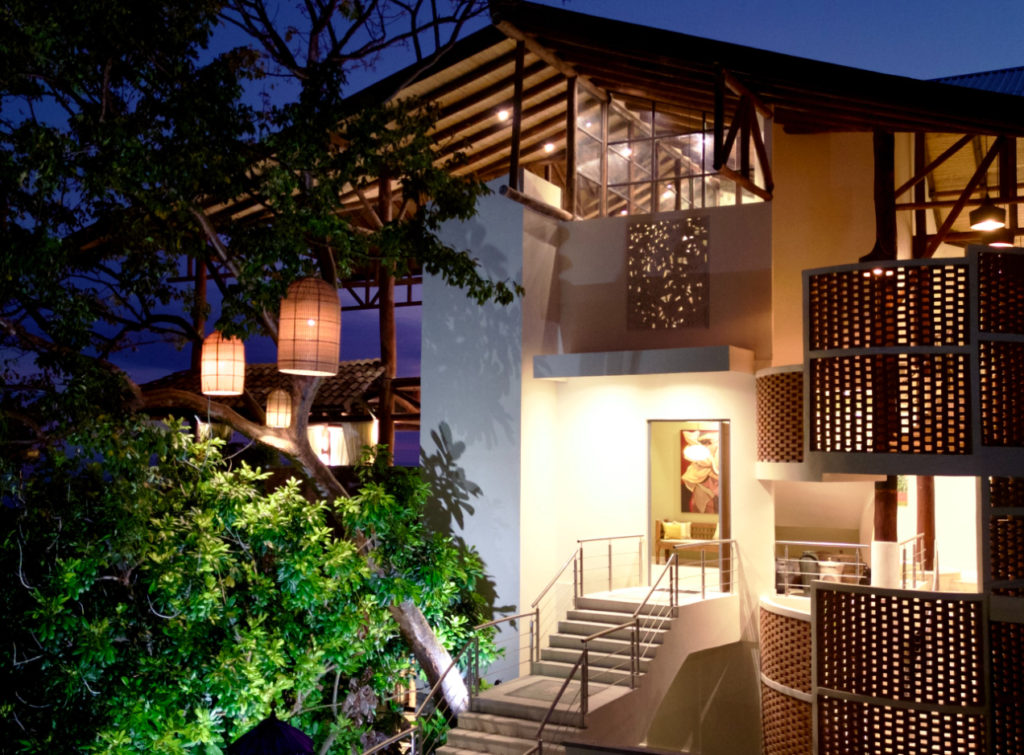 A residence in Manuel Antonio, crafted to ensure perpetual natural illumination.