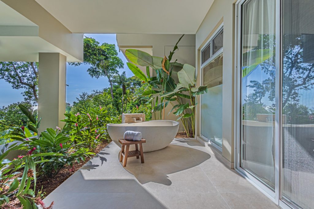 What can be better after a fun beach day than a much-needed soak, immersed in calming tropical surroundings.