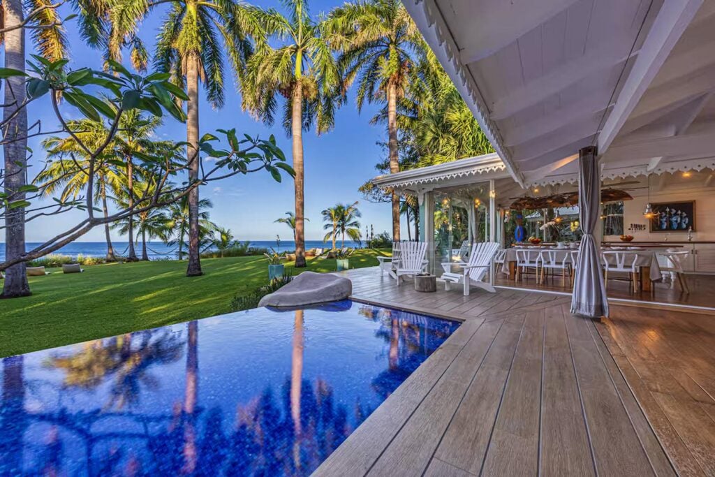 Dine and lounge alongside your luxury infinity pool or step out barefoot onto the green grass. 