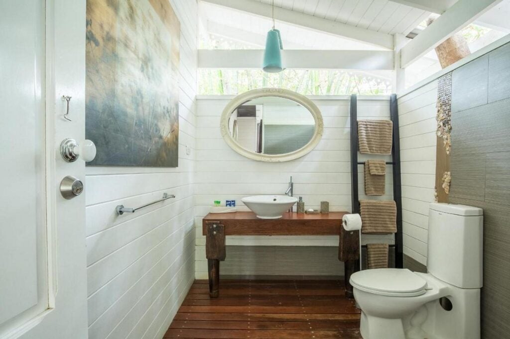 The open style of the bathrooms keeps fresh air flowing.