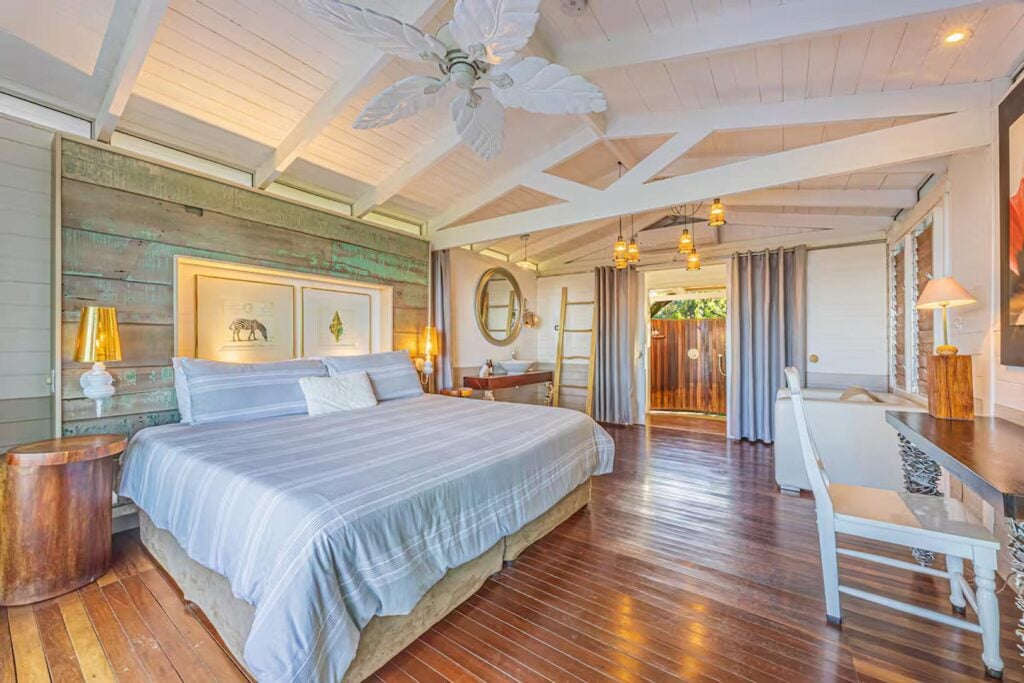 All the bedrooms feature a comfortable king bed, an ensuite bathroom, air conditioning and a ceiling fan.