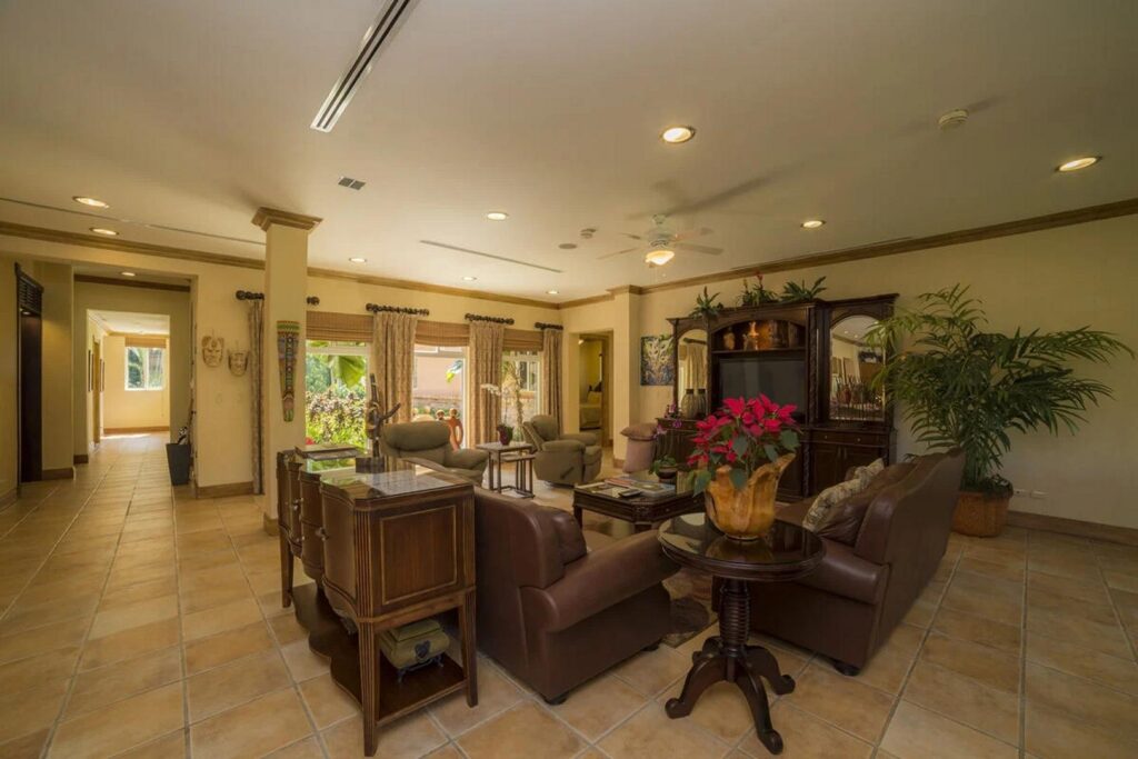The spacious communal areas offer large groups the comfort and facilities for awesome gatherings in this unique home.
