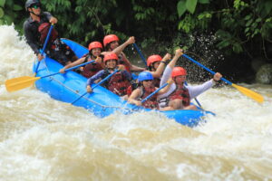 manuel-antonio-white-water-rafting-for-the-family