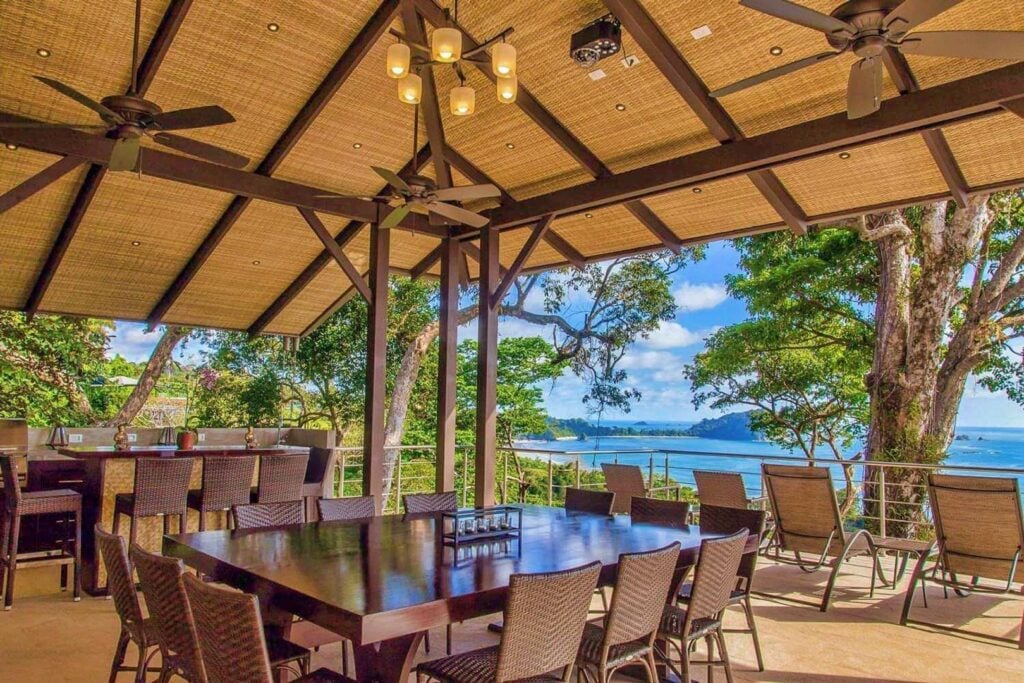 Share meals with family and friends surrounded by panoramic views.